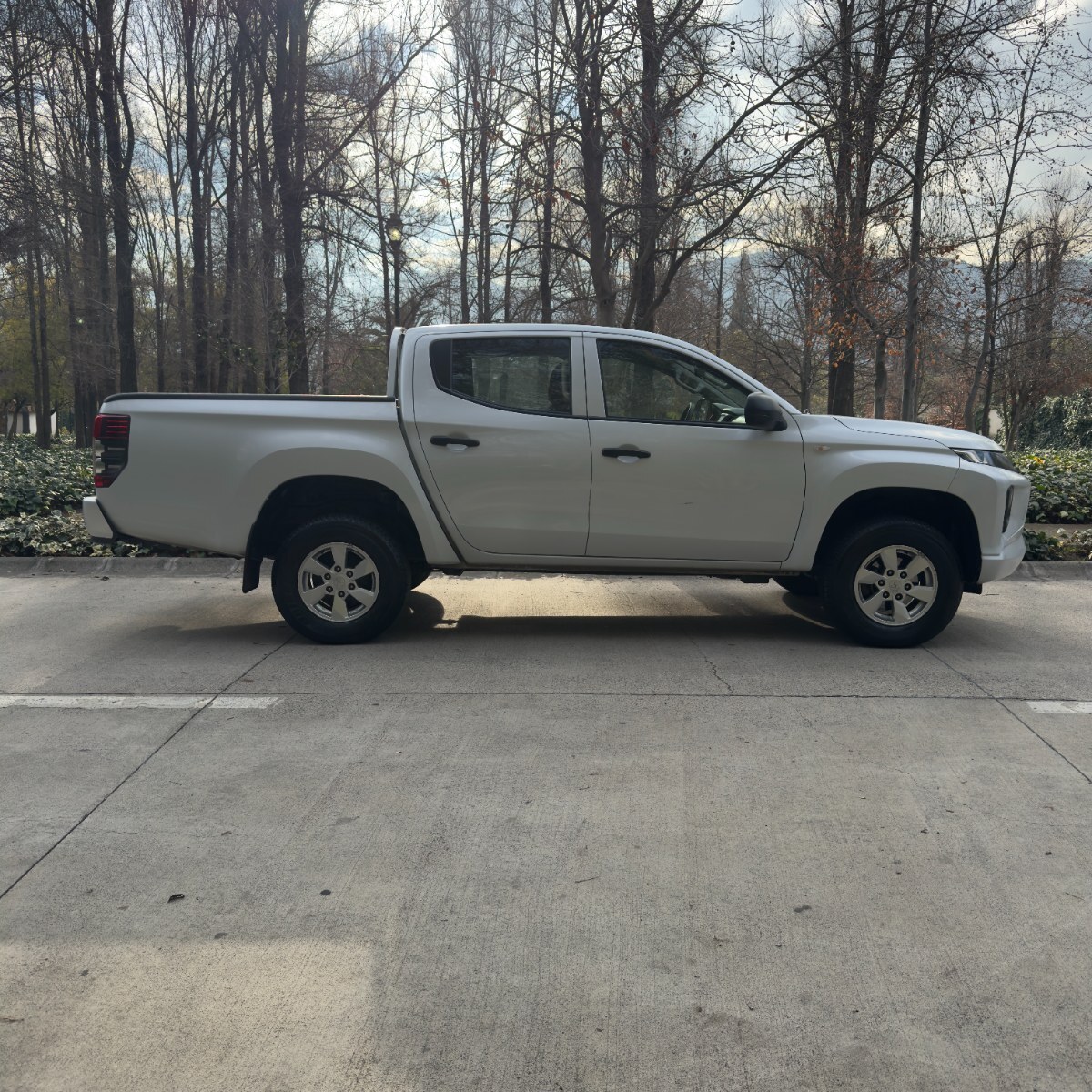 Mitsubishi L200 WORK CR 2022 - Imagen 7 de 10