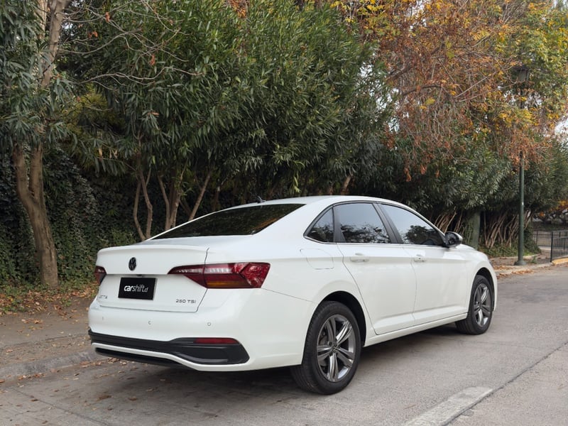 Volkswagen JETTA COMFORTLINE SKY 2023 - Imagen 6 de 10