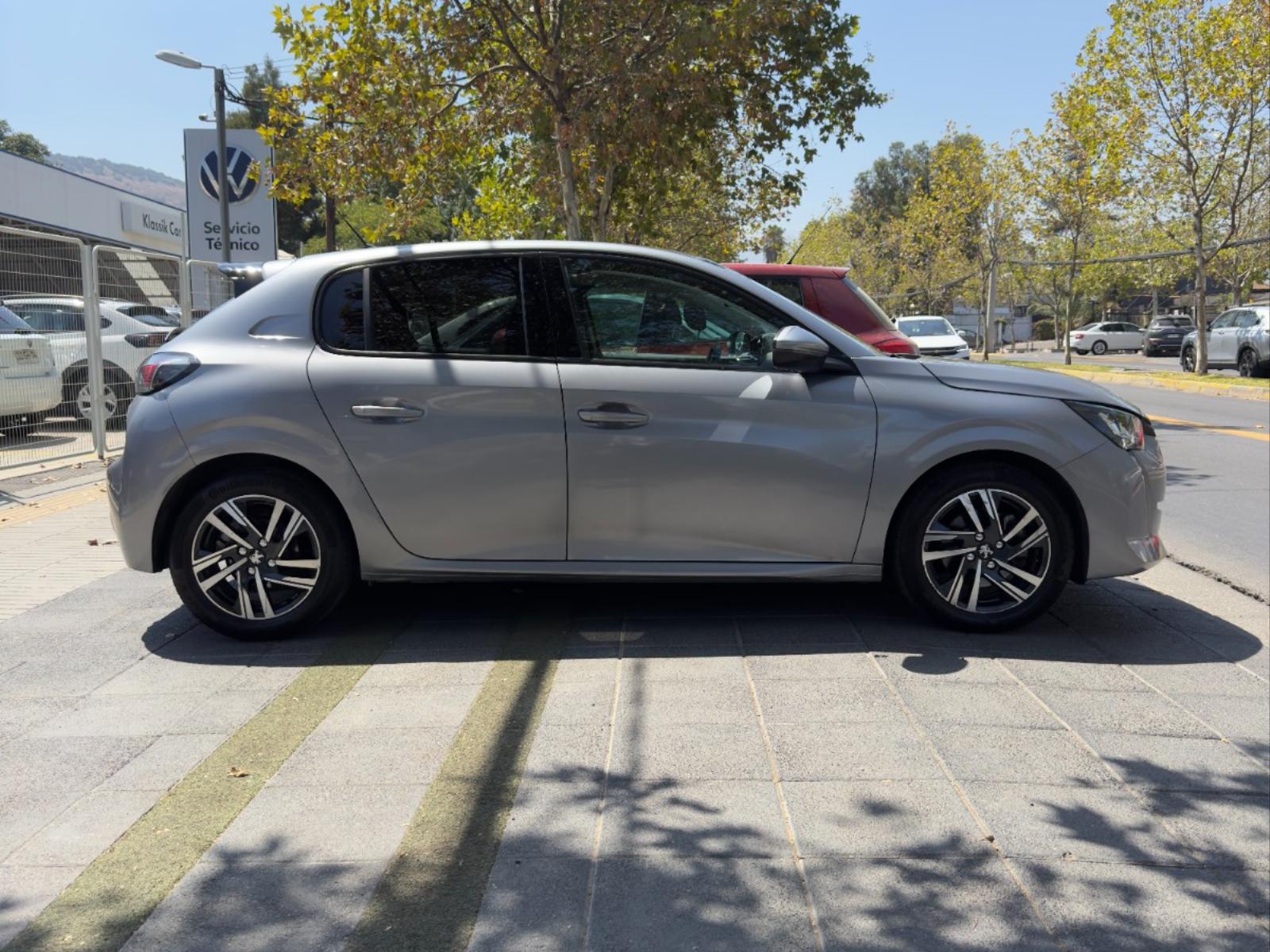 Peugeot 208 ALLURE 2022 - Imagen 7 de 10