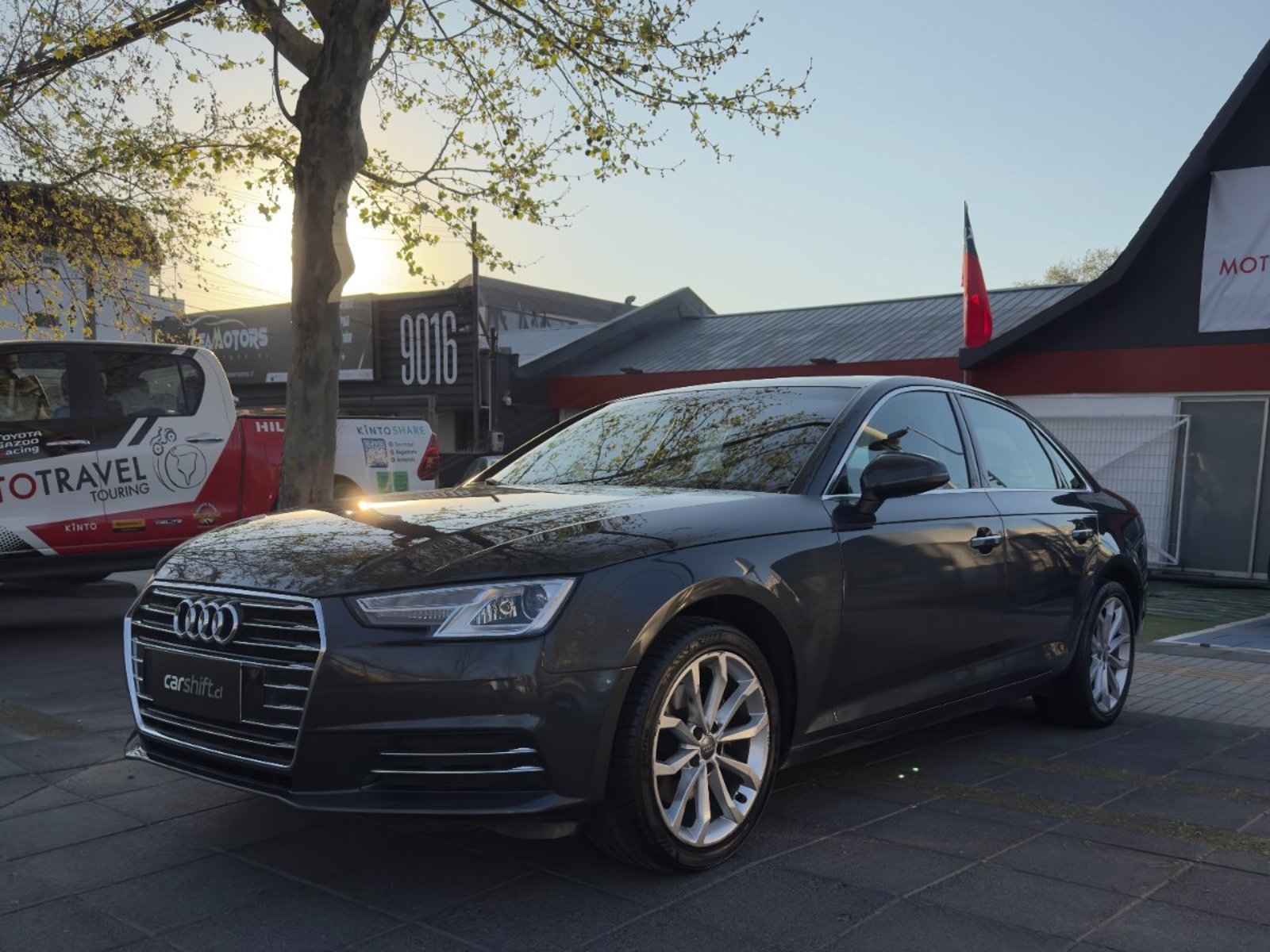 Audi A4 1.4 TFSI DESIGN 2018 - Foto 2 de 10