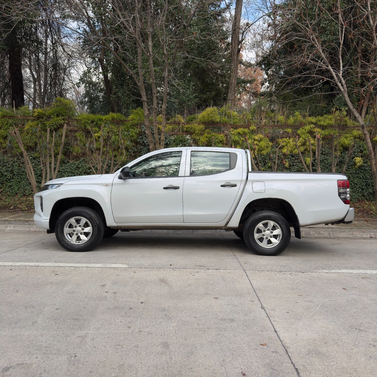 Mitsubishi L200 WORK CR 2022 - Imagen 3 de 10