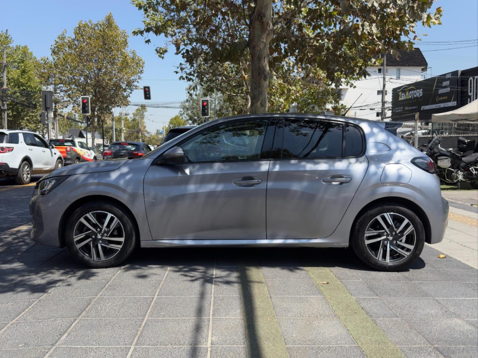 Peugeot 208 ALLURE 2022 - Foto 2 de 10