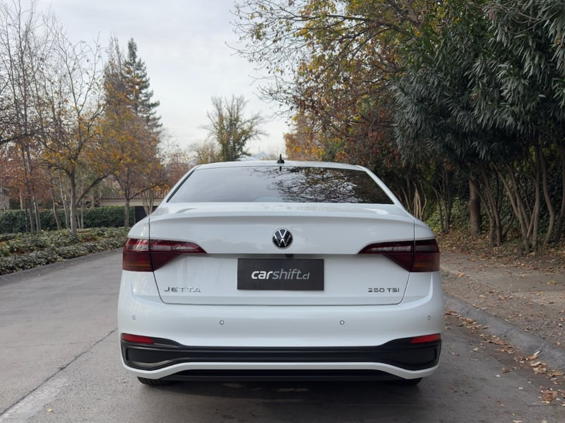Volkswagen JETTA COMFORTLINE SKY 2023 - Imagen 5 de 10