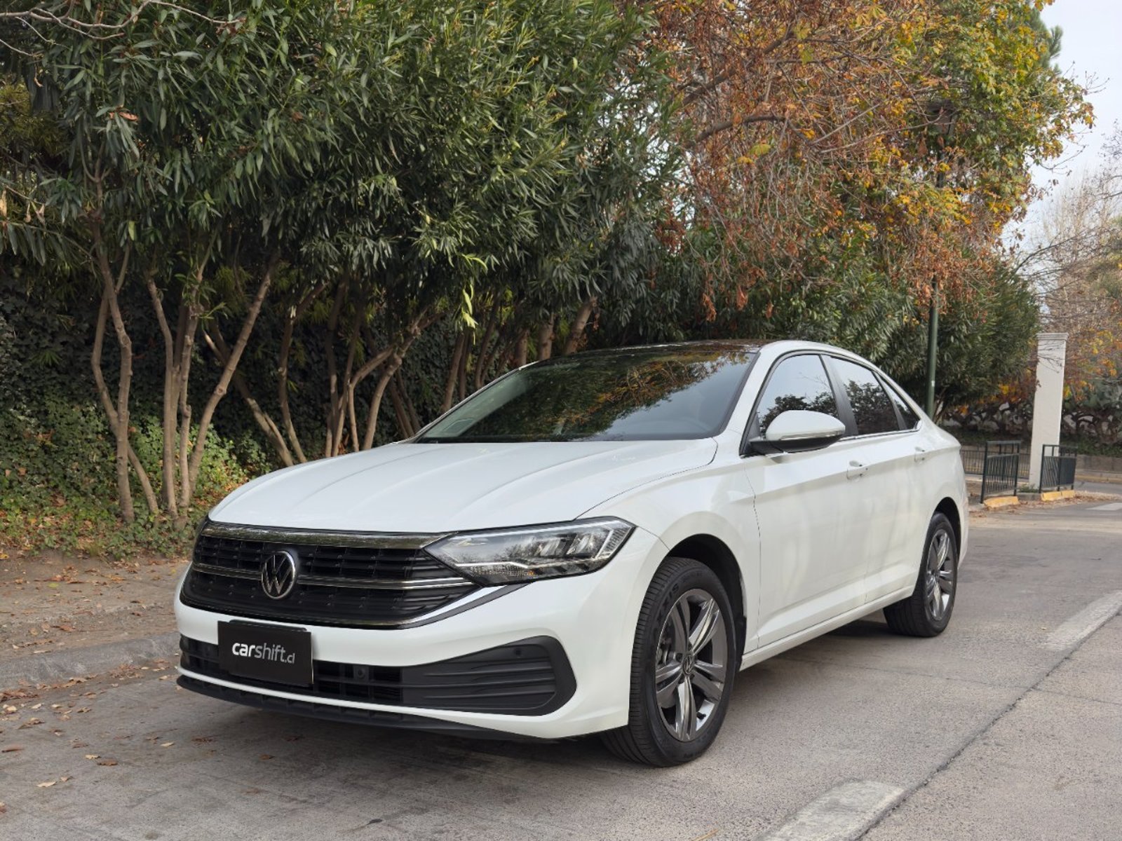 Volkswagen JETTA COMFORTLINE SKY 2023 - Foto 2 de 10