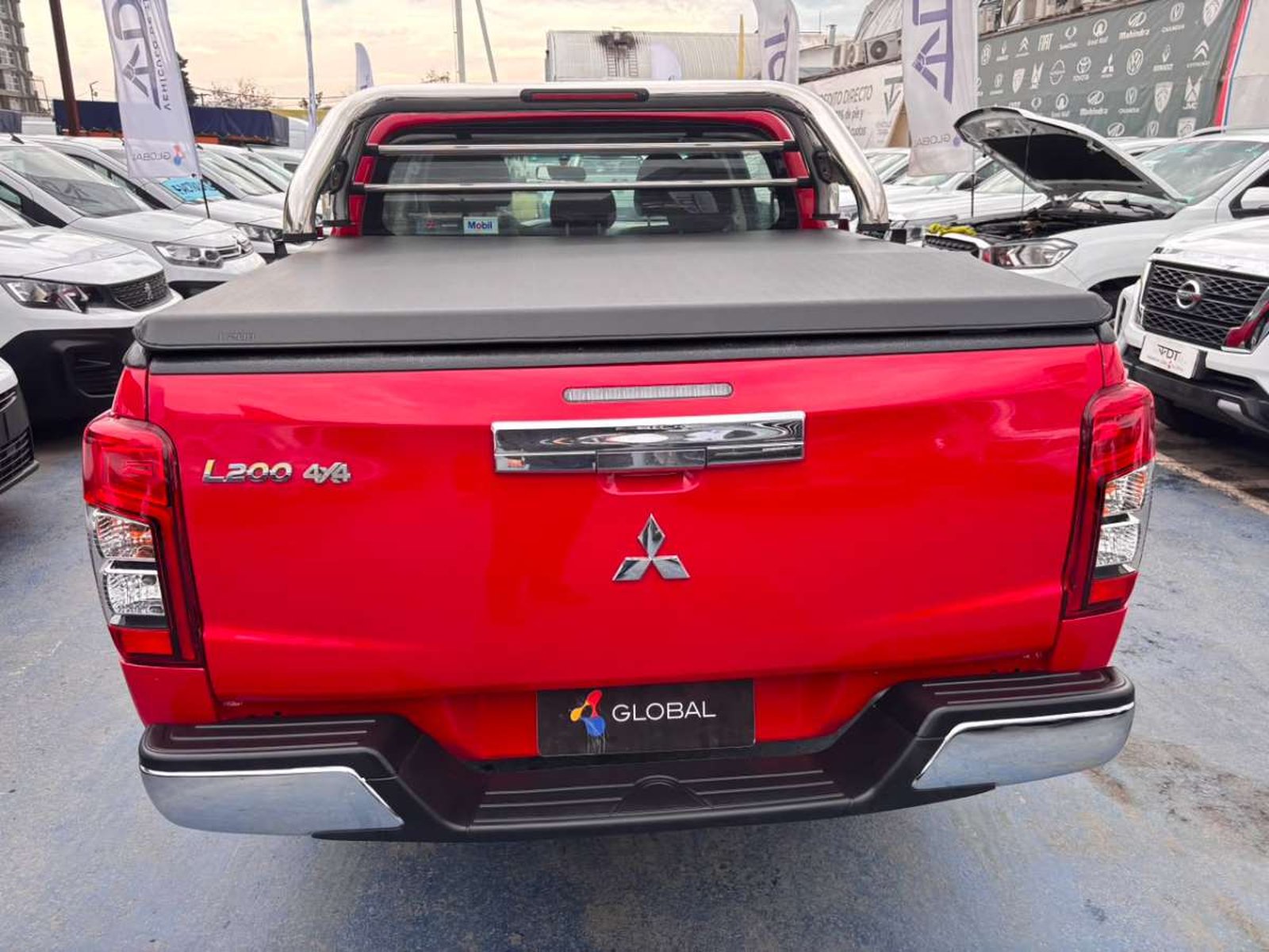 Mitsubishi L200 Katana 2.4 4x4 MT 2023 - Imagen 7 de 10