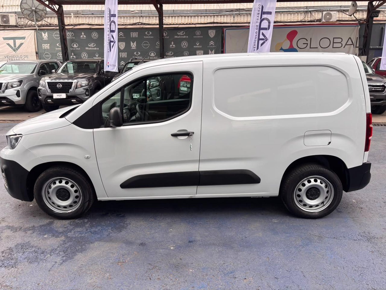 Peugeot PARTNER 2023 - Imagen 4 de 10