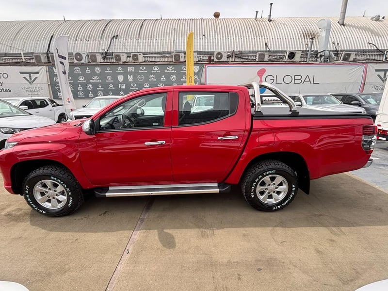 Mitsubishi L200 Katana 2.4 4x4 MT 2022 - Imagen 5 de 10