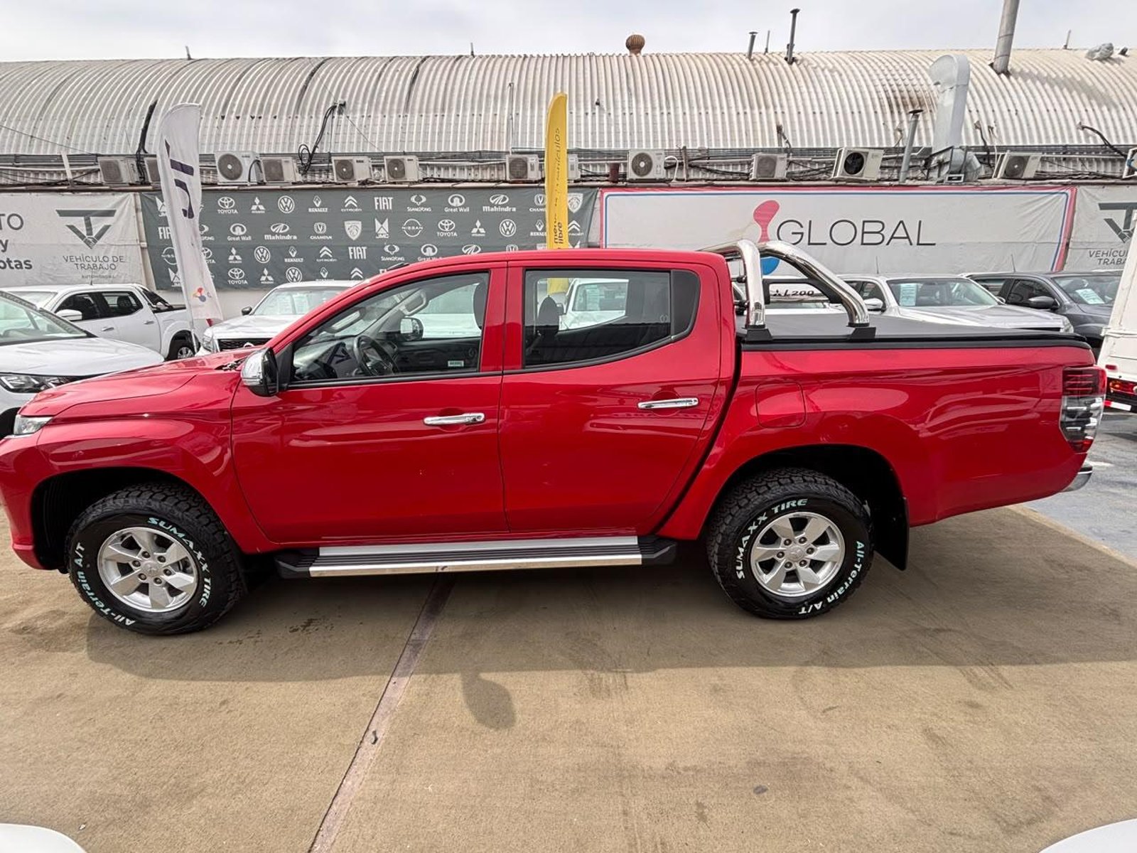 Mitsubishi L200 Katana 2.4 4x4 MT 2022 - Foto 5 de 10