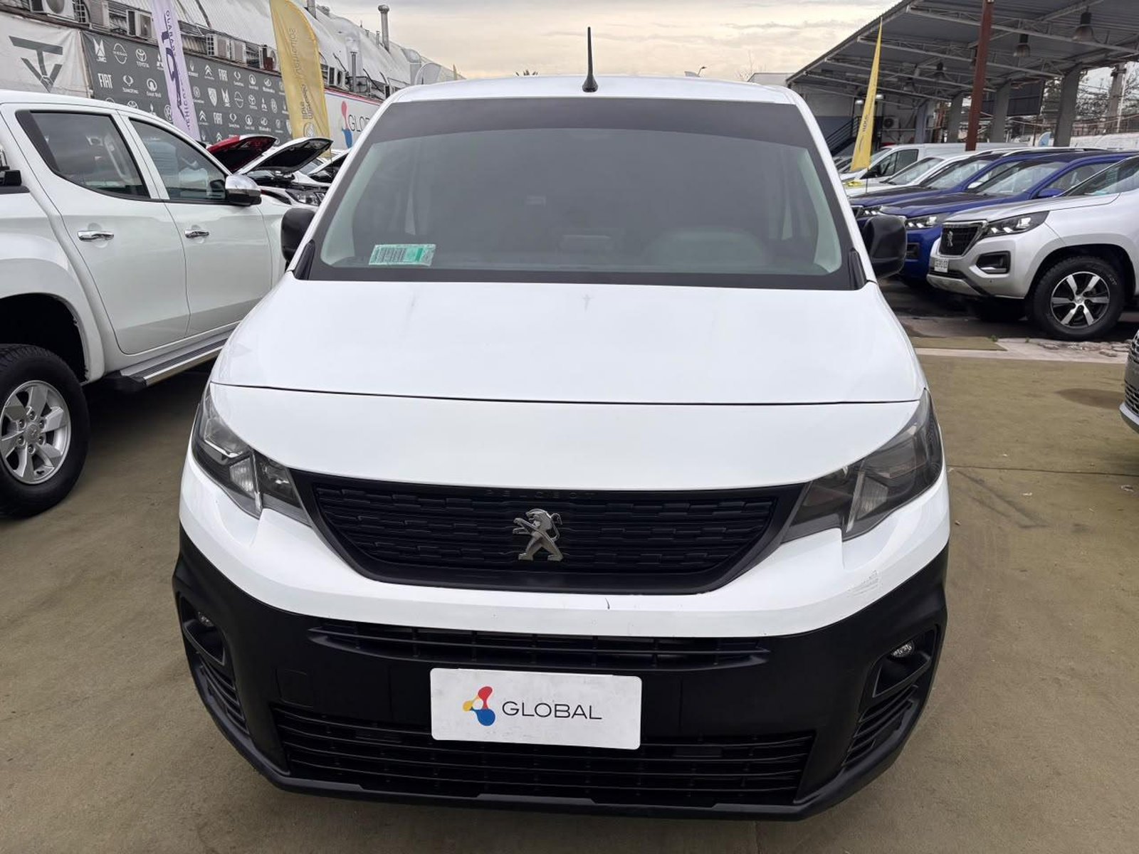 Peugeot PARTNER 2022 - Foto 2 de 10