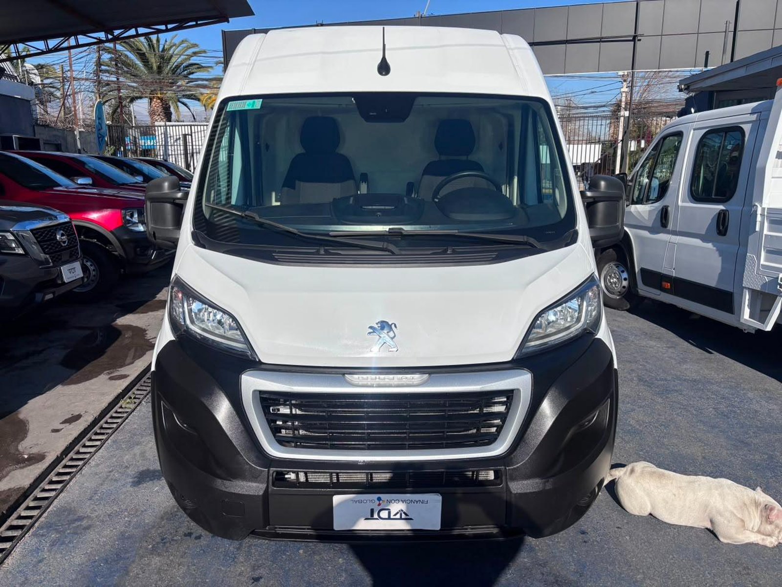 Peugeot BOXER - FURGON 2023 - Foto 2 de 10