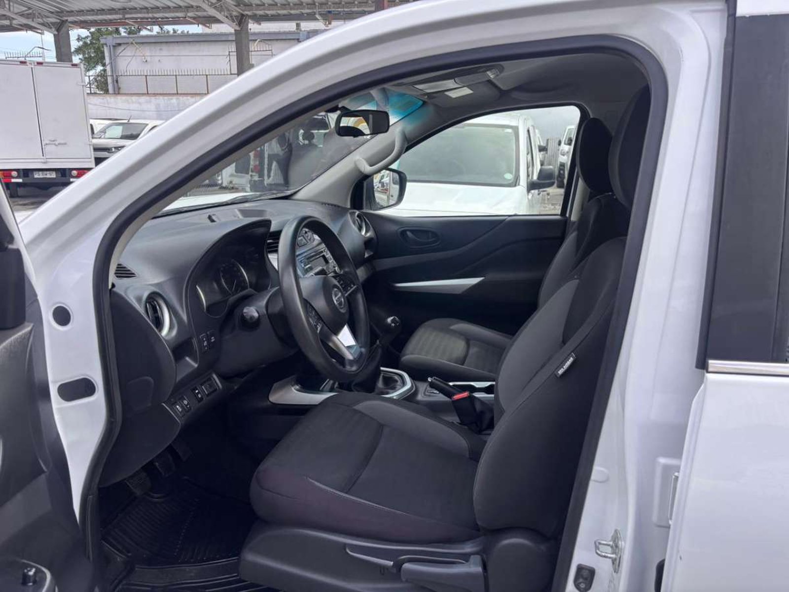 Nissan NAVARA D CAB MT 4X4 2.3 2023 - Imagen 10 de 10