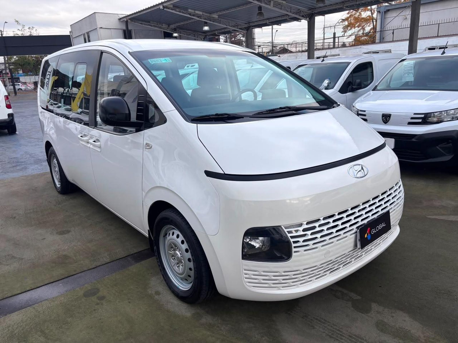 Hyundai Staria Premium 2.2 CRDi 2023 - Imagen 3 de 10