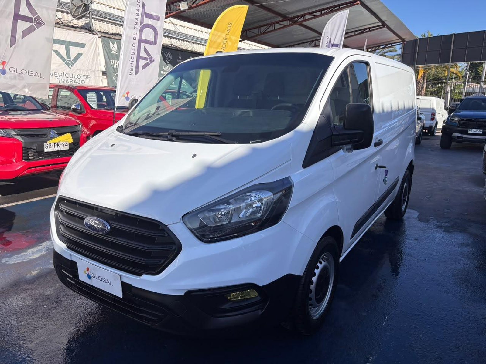 Ford TRANSIT Custom 2.0 EcoBlue Furgón Medio 2024 - Foto 3 de 10