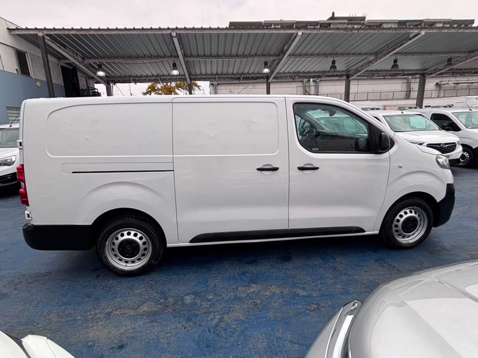 Opel VIVARO HDI 145 2.0 2024 - Imagen 5 de 10
