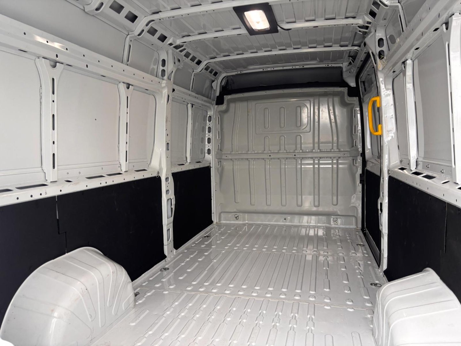 Peugeot Boxer L4H2 2.2 Diesel 2026 - Imagen 9 de 10