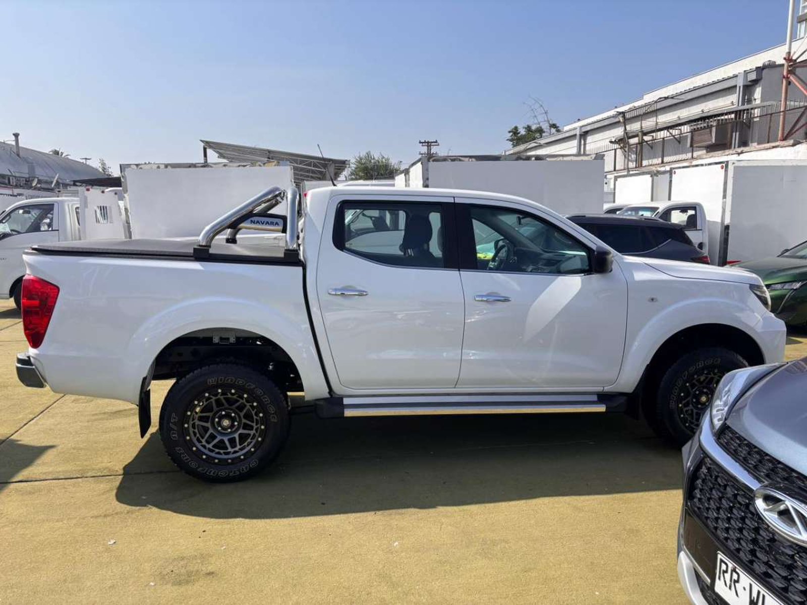 Nissan NAVARA D CAB MT 4X4 2.3 2022 - Foto 4 de 10