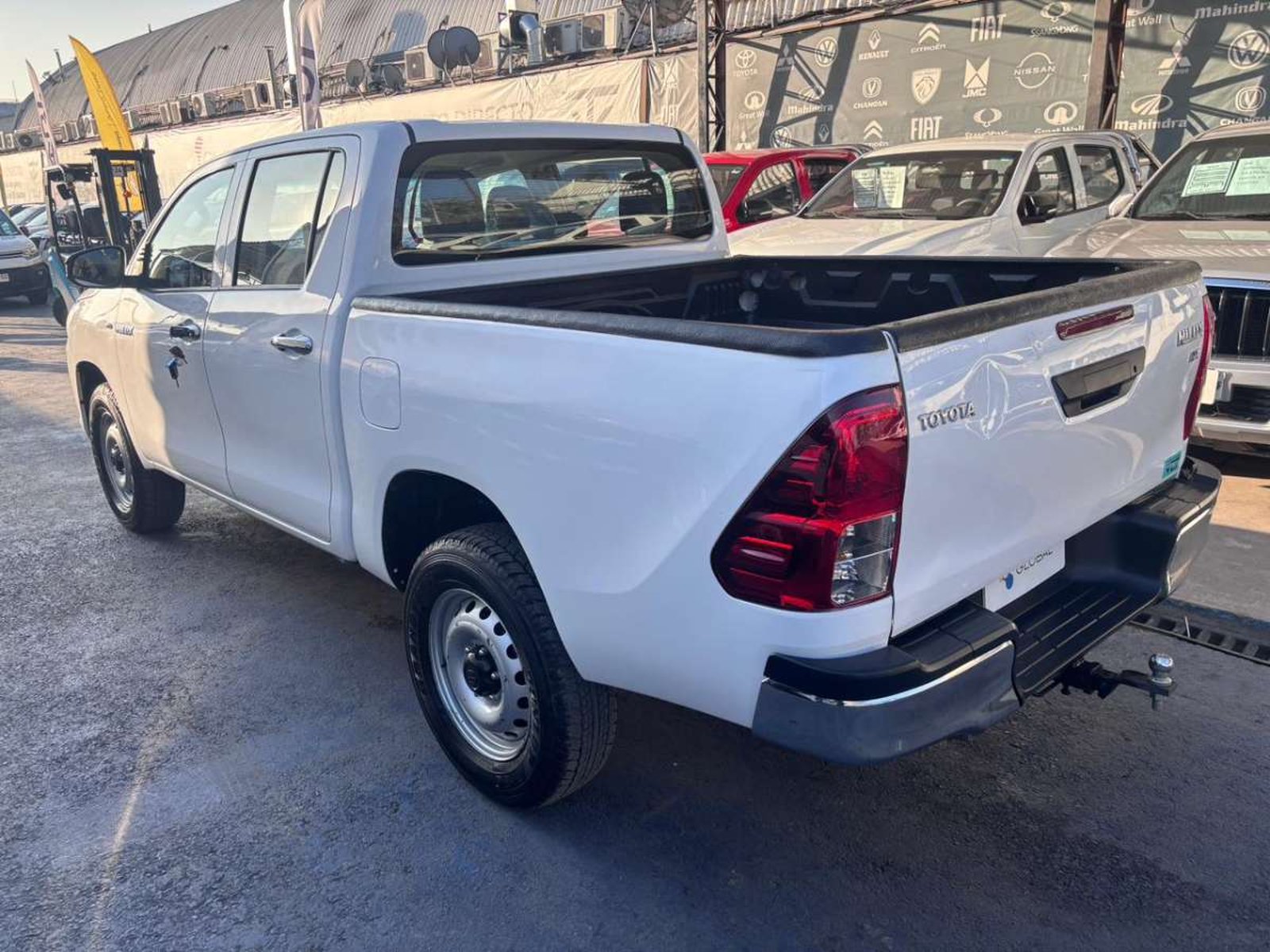 Toyota HI LUX D CAB 2.4 2019 - Imagen 6 de 10