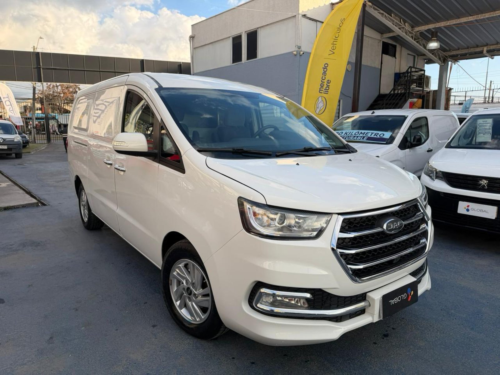 JAC REFINE 2023 - Foto 3 de 10