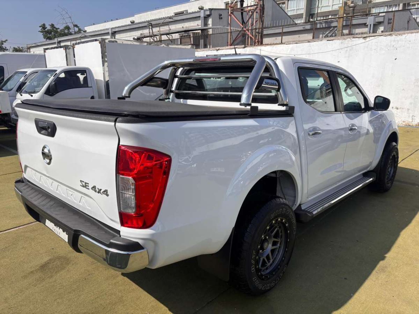 Nissan NAVARA D CAB MT 4X4 2.3 2022 - Imagen 8 de 10