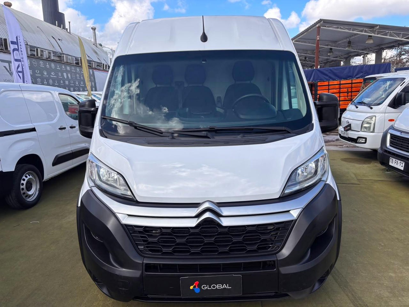 Citroën Jumper L3H2 2.0 Diesel 2023 - Foto 2 de 10