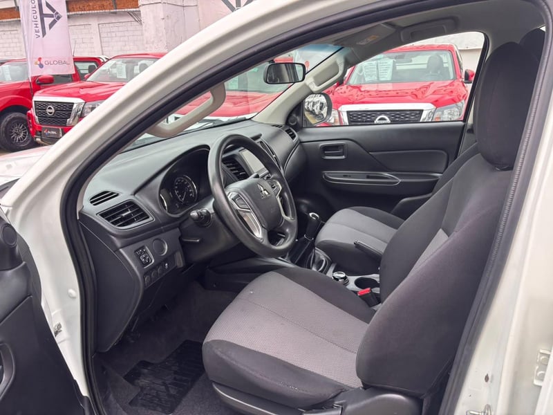 Mitsubishi L200 Katana 2.4 4x4 MT 2023 - Imagen 10 de 10