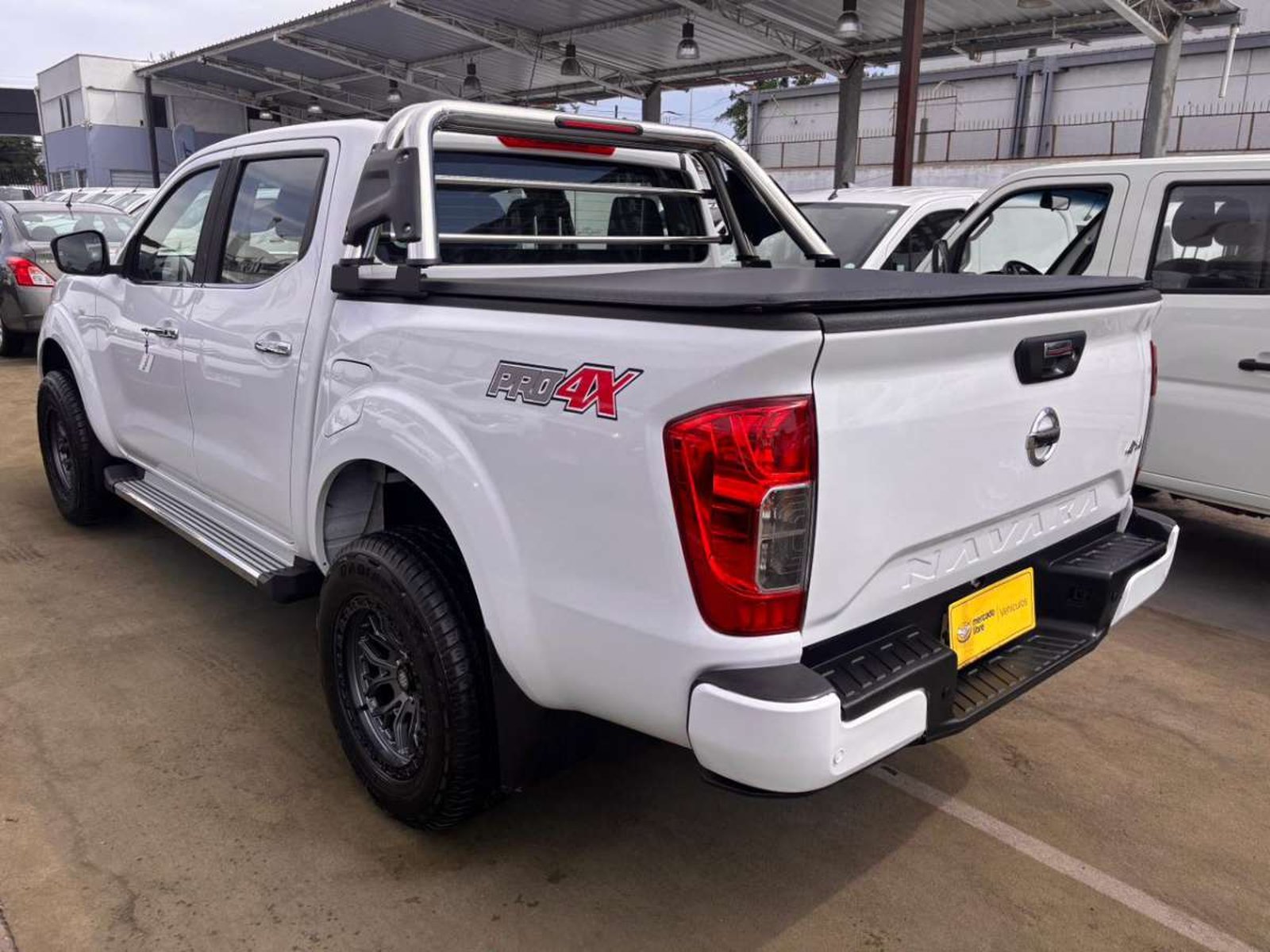 Nissan NAVARA D CAB MT 4X4 2.3 2023 - Imagen 6 de 10