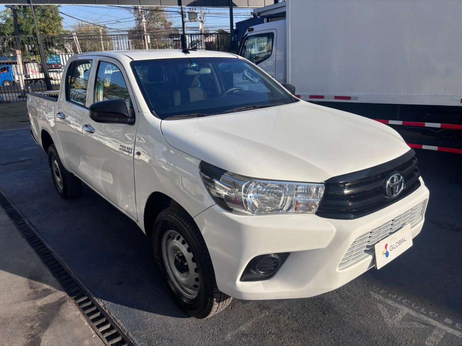 Toyota HI LUX D CAB 2.4 2019 - Imagen 3 de 10