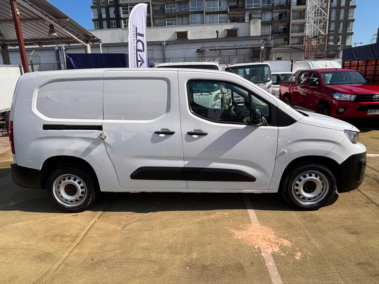 Peugeot PARTNER L2 1.6 Diesel 2022 - Foto 4 de 10