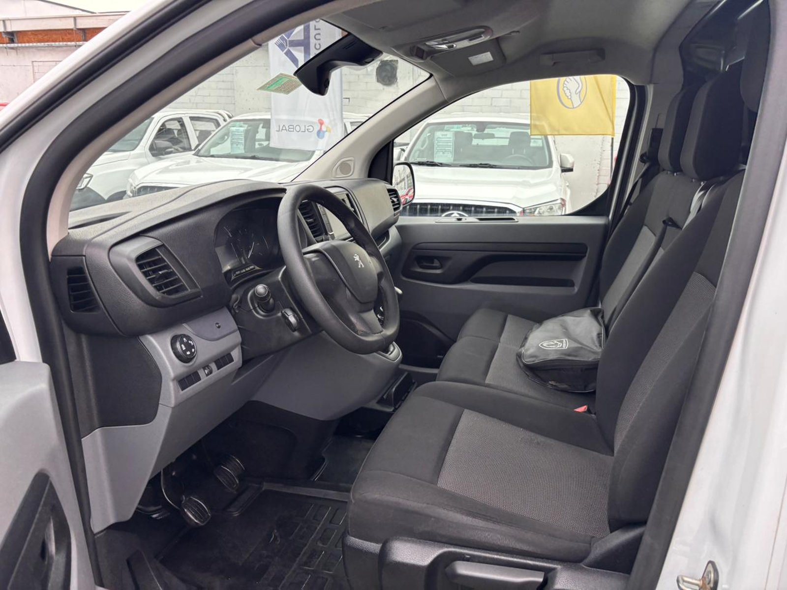 Peugeot EXPERT Premium Long 2.0 HDi 2023 - Imagen 10 de 10