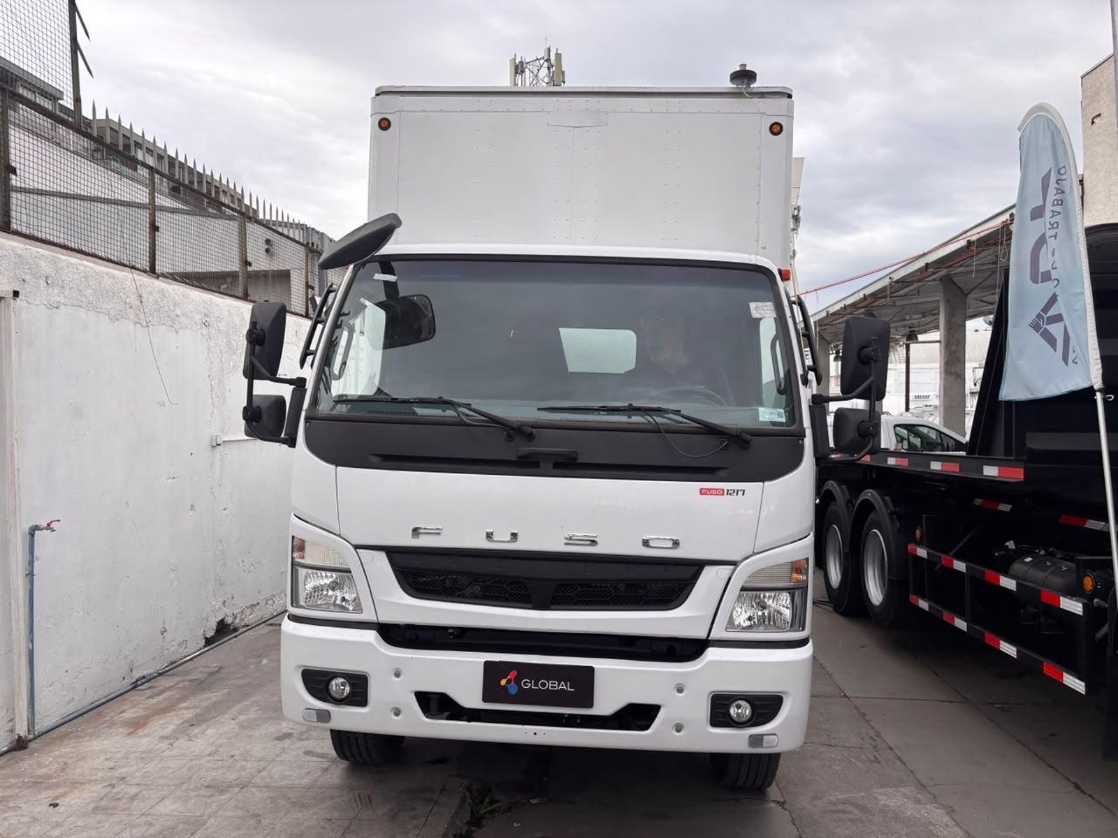 FUSO CANTER 1217 2024 - Foto 2 de 10