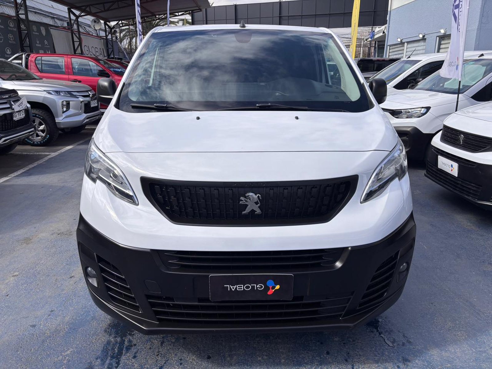 Peugeot EXPERT Premium Long 2.0 HDi 2024 - Foto 2 de 10