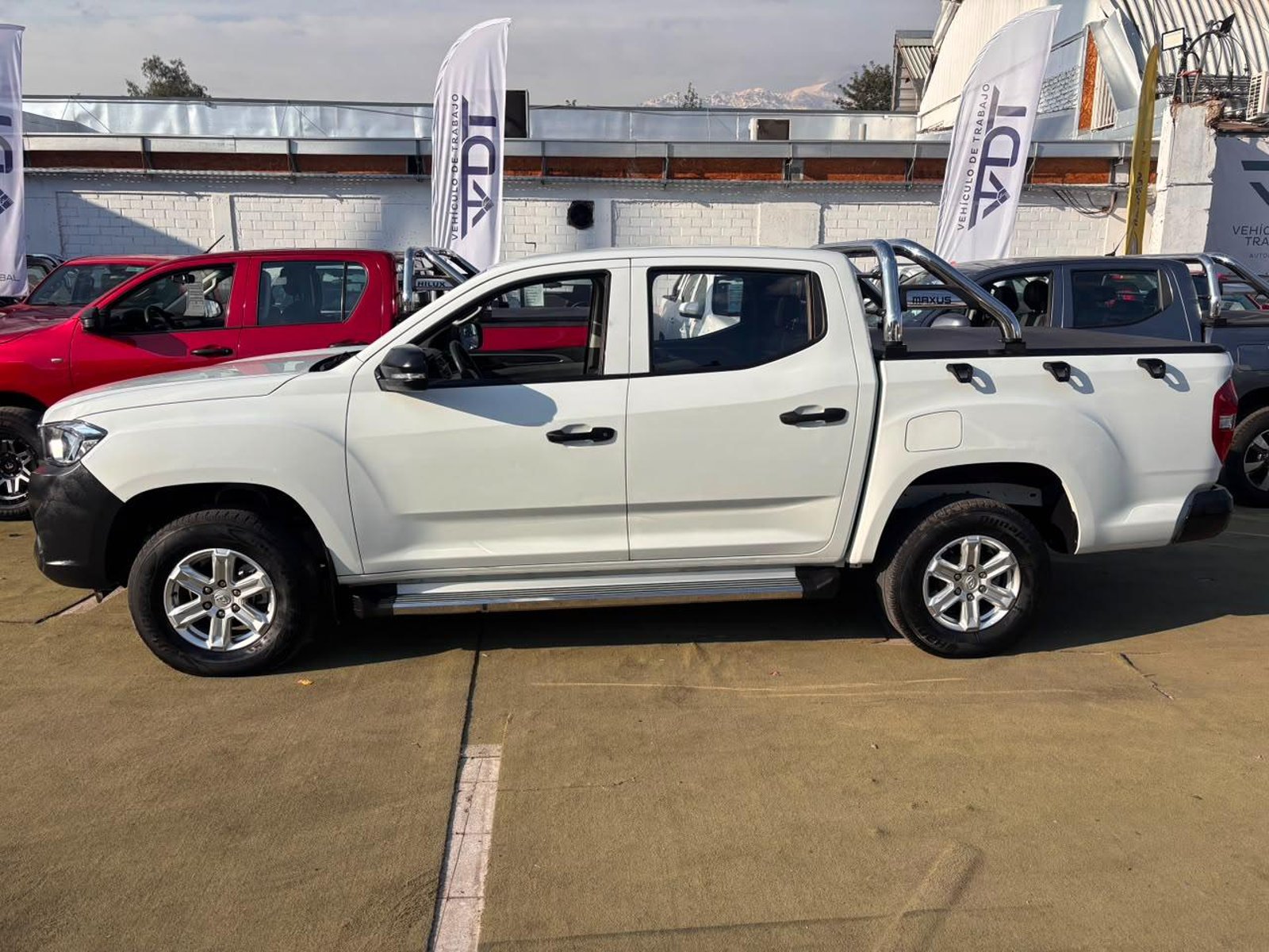 Maxus T60 2.8 DX DIESEL DOB. CAB 4X2 6MT 4P 2023 - Foto 5 de 10
