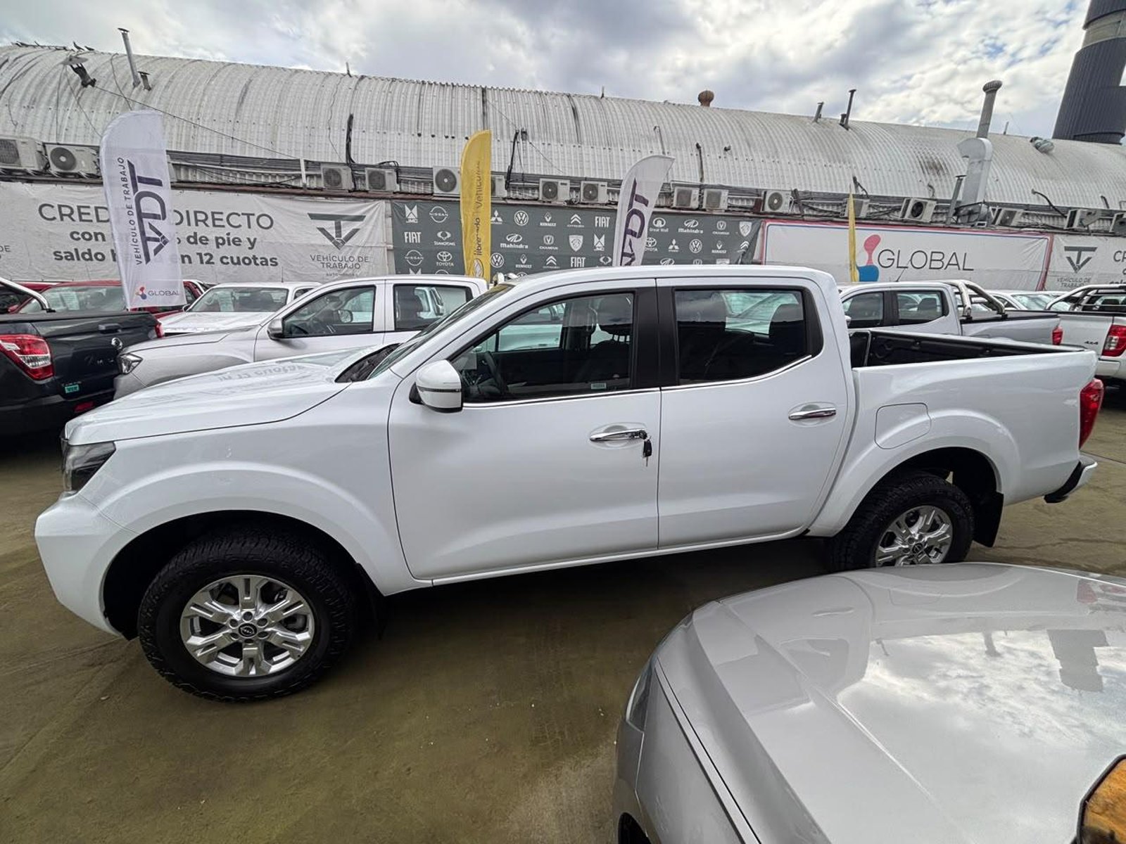 Nissan NAVARA XE 4X2 Diesel 2023 - Foto 4 de 10
