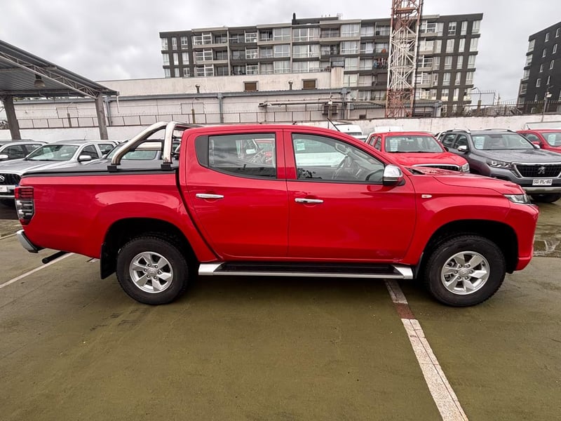 Mitsubishi L200 2.4 KATANA CRT DIESEL DOB. CAB. 4X4 MT 4P 2024 - Imagen 4 de 10