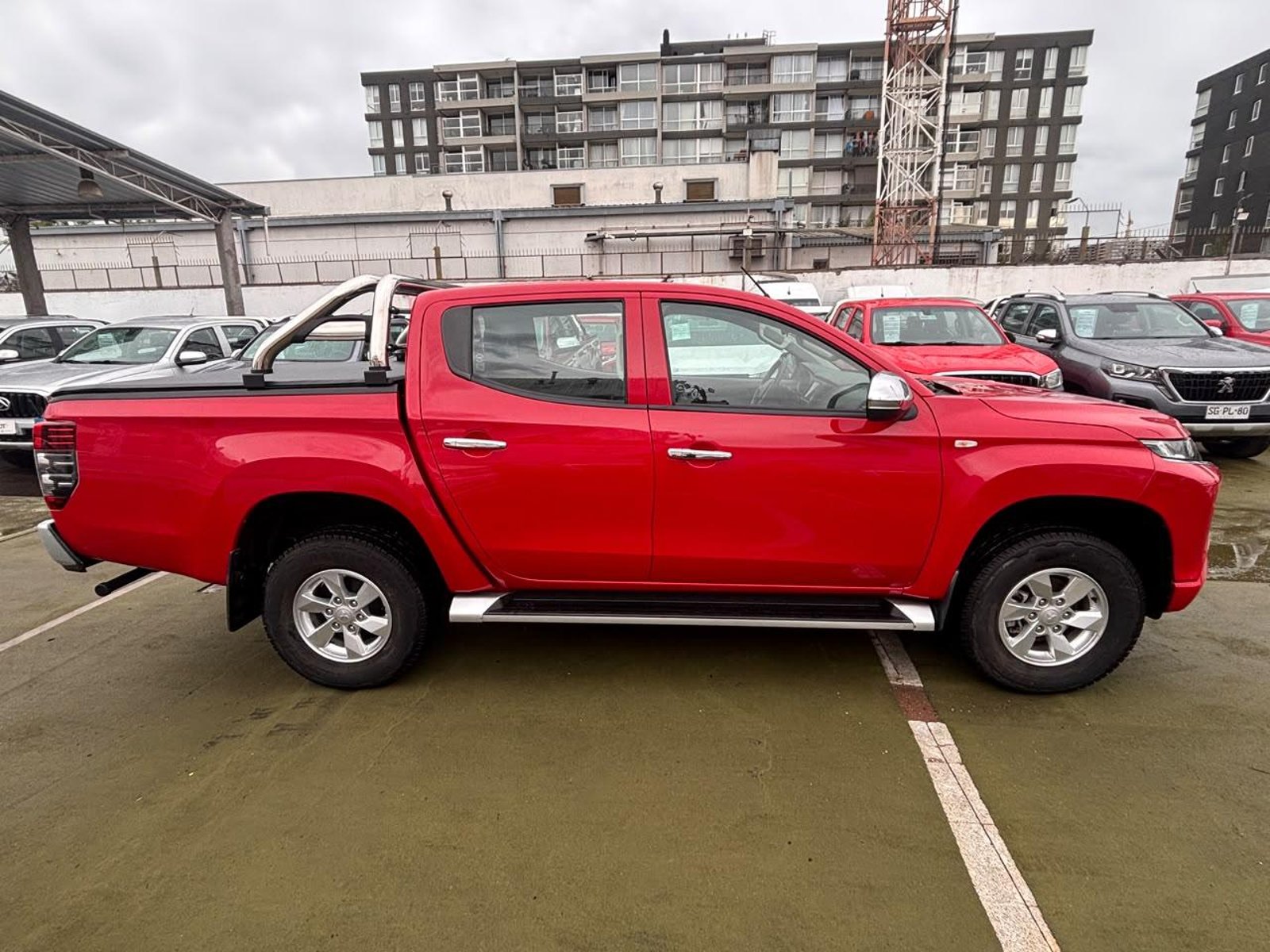 Mitsubishi L200 2.4 KATANA CRT DIESEL DOB. CAB. 4X4 MT 4P 2024 - Foto 4 de 10