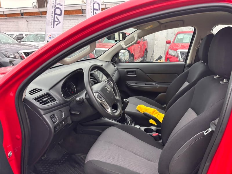 Mitsubishi L200 2.4 KATANA CRT DIESEL DOB. CAB. 4X4 MT 4P 2024 - Imagen 10 de 10
