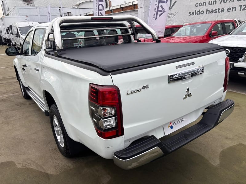Mitsubishi L200 Katana 2.4 4x4 MT 2023 - Imagen 6 de 10