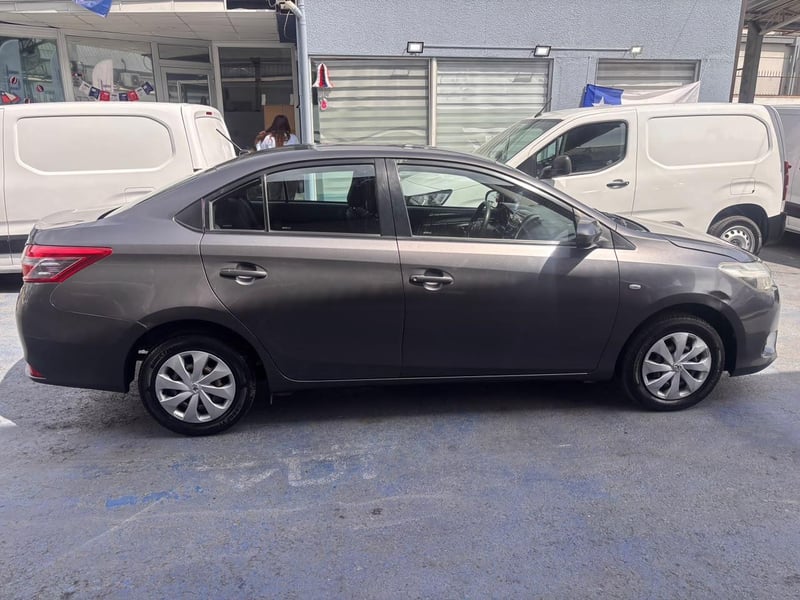 Toyota YARIS Sedan XLI 1.5 MT 2014 - Imagen 5 de 10