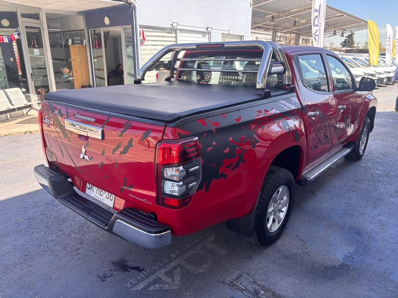 Mitsubishi L200 Katana 2.4 4x4 MT 2023 - Imagen 8 de 10