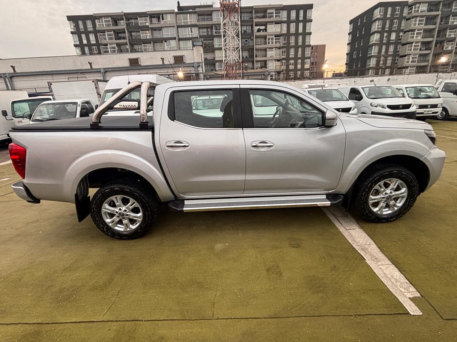 Nissan NAVARA XE 4X4 AT 2.3 DIESEL 2023 - Foto 4 de 10