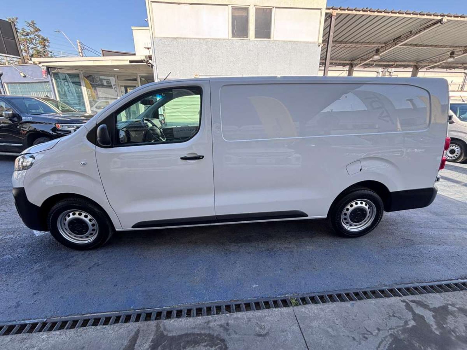 Opel VIVARO TD 150 2.0 2023 - Imagen 5 de 10