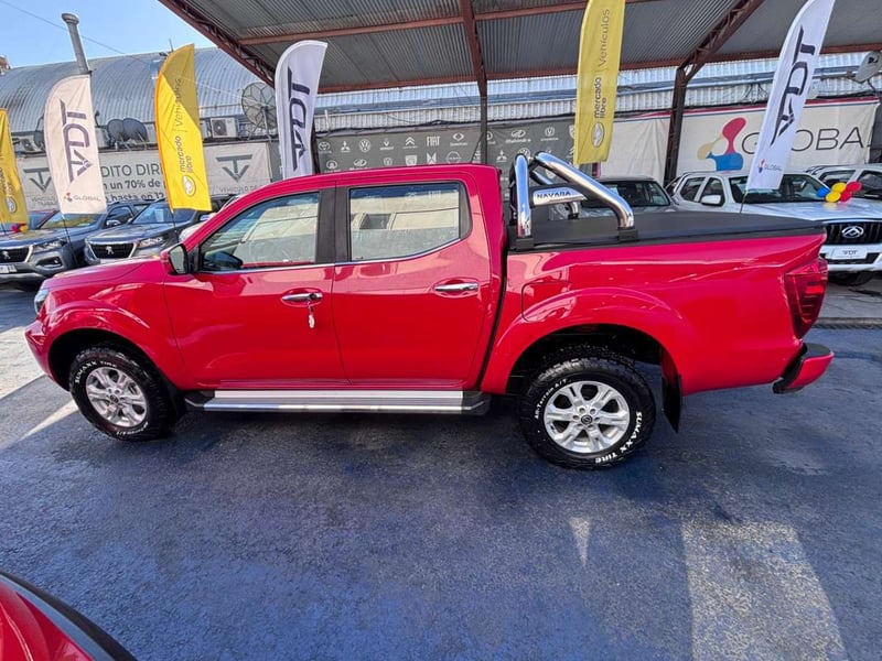 Nissan NAVARA D CAB 4X4 2.3 AT XE AT 4X4 2022 - Imagen 4 de 10