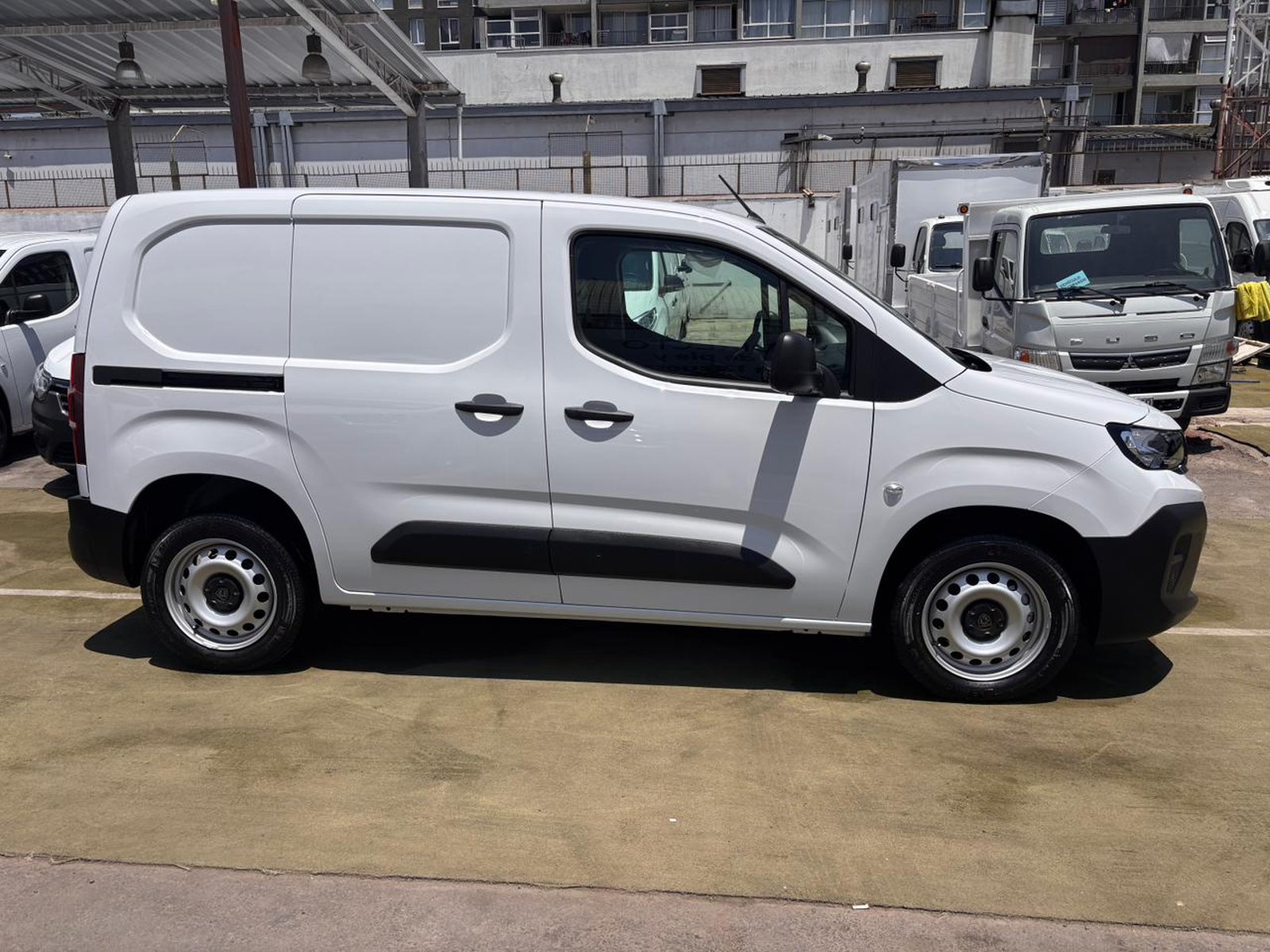 Peugeot PARTNER L1 BLUE HDI 100 1.5 2026 - Foto 4 de 10