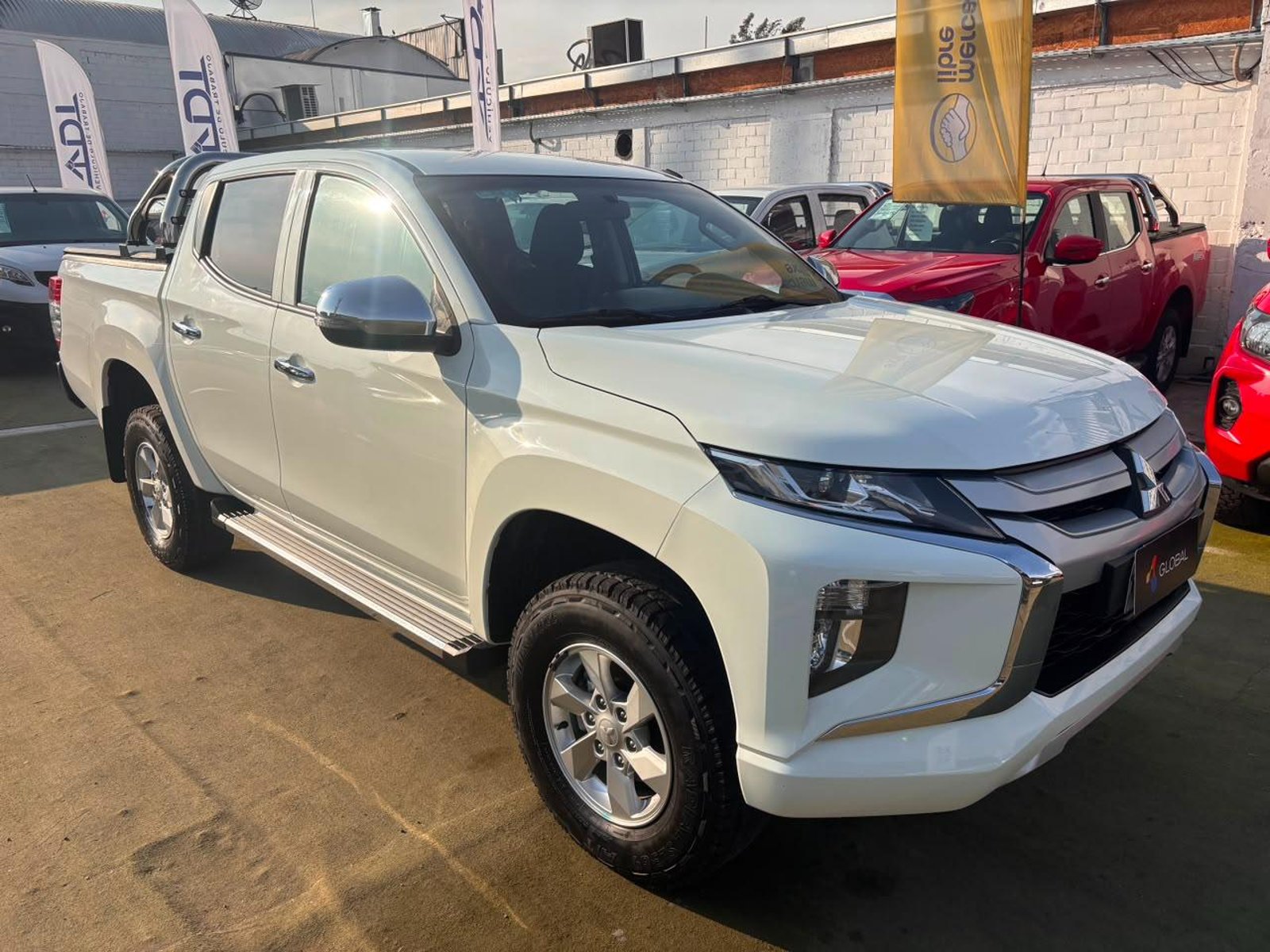 Mitsubishi L200 Katana 2.4 4x2 MT 2021 - Foto 3 de 10