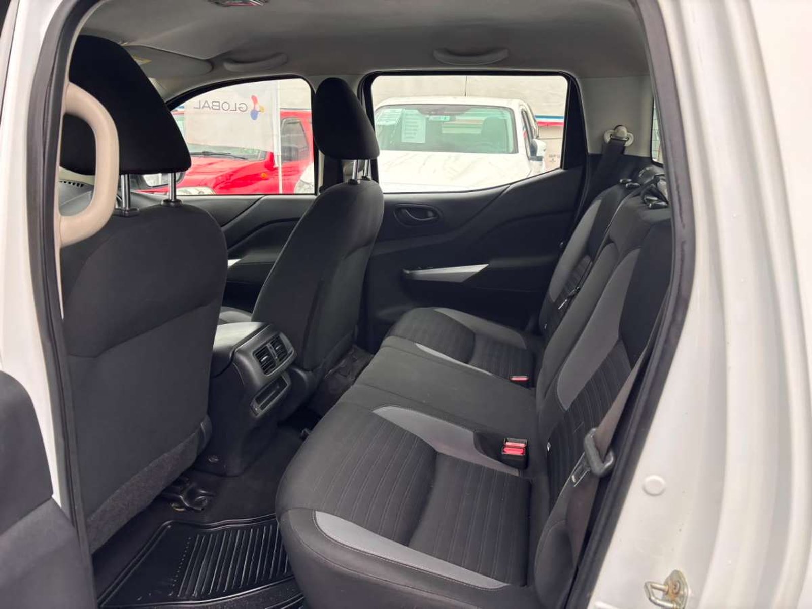 Nissan NAVARA SE 4X4 2.3 2023 - Imagen 9 de 10