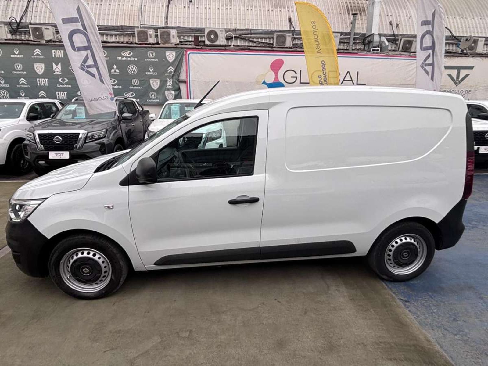 Renault EXPRESS 1.5 2023 - Foto 5 de 10