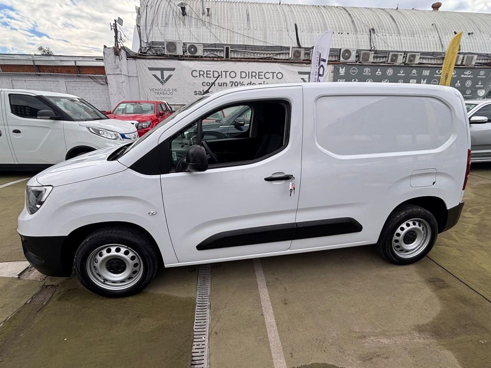 Opel COMBO 2023 - Foto 4 de 10