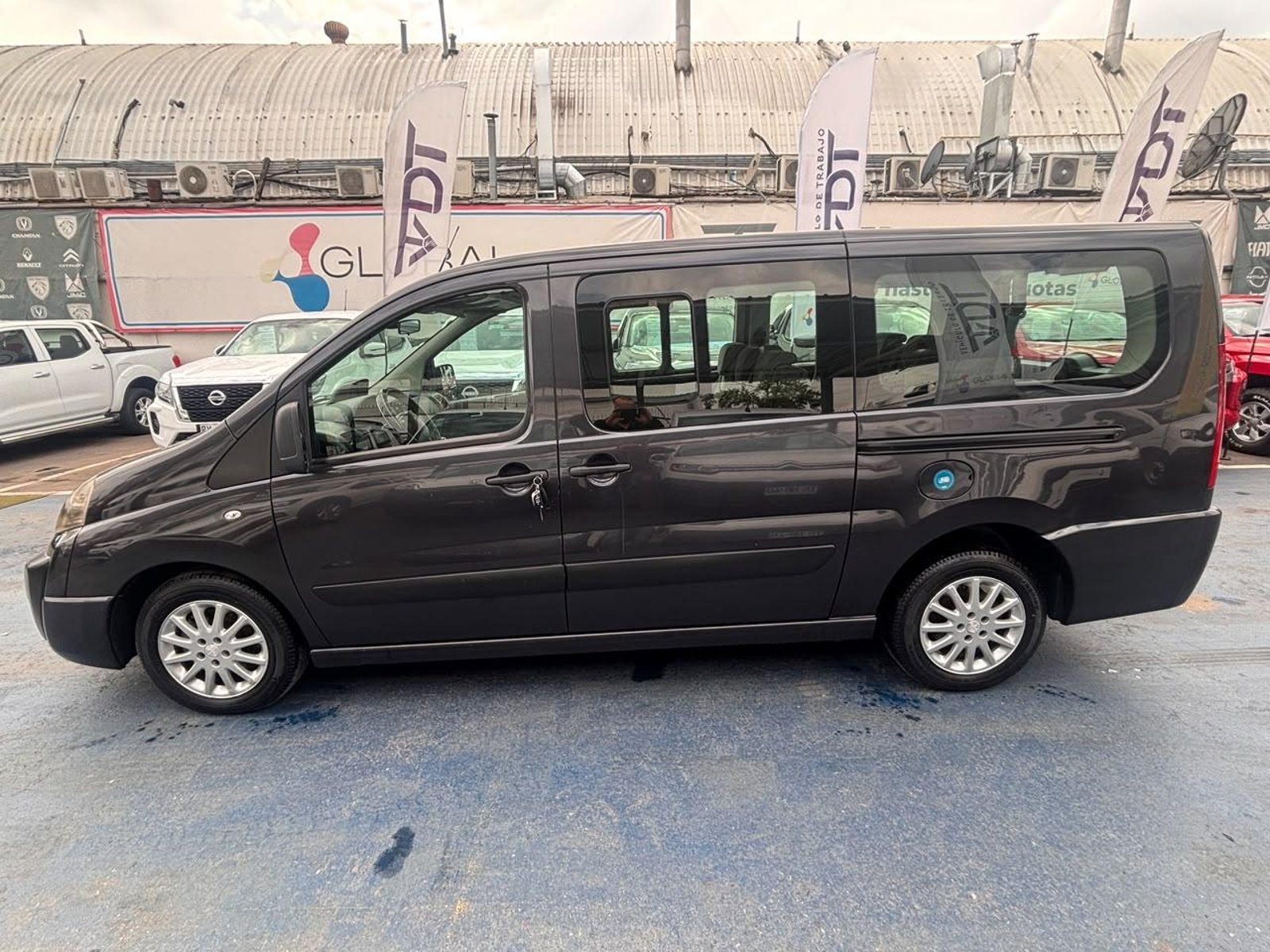Peugeot EXPERT BLUE HDI 145 2.0 2017 - Foto 5 de 10