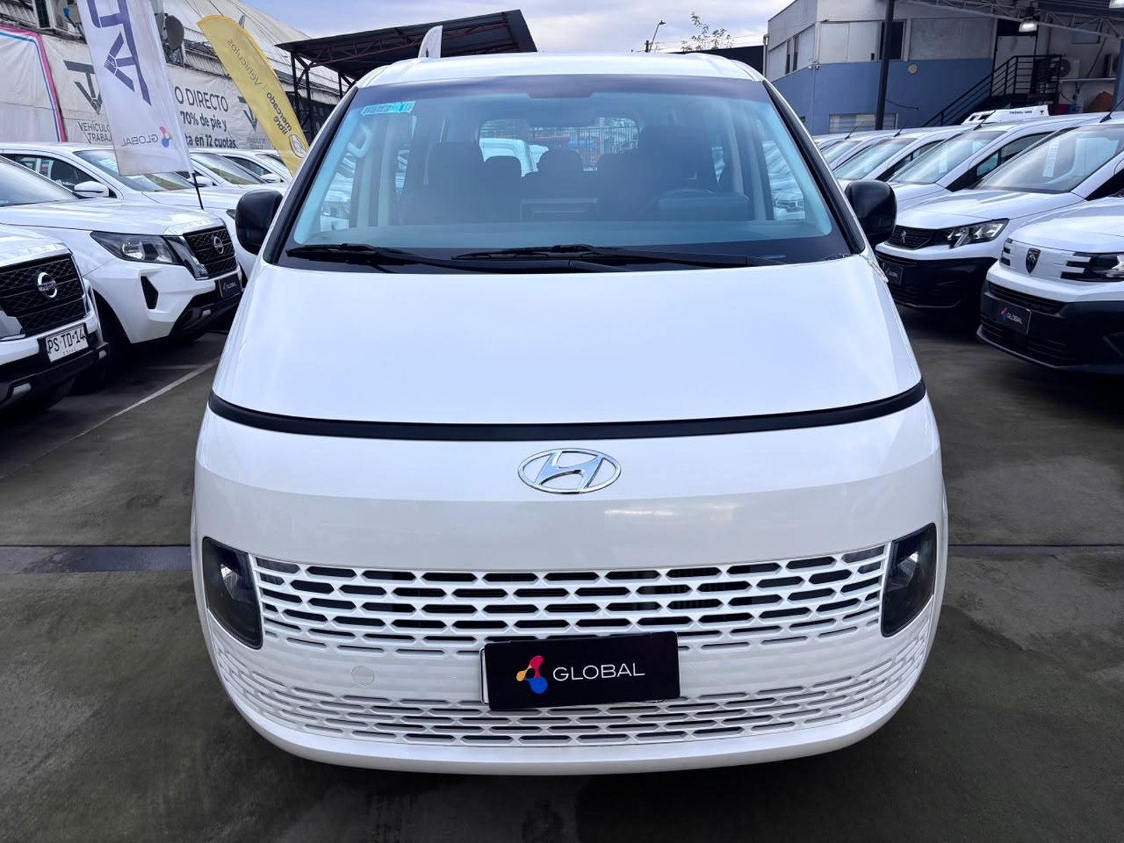Hyundai Staria Premium 2.2 CRDi 2023 - Foto 2 de 10