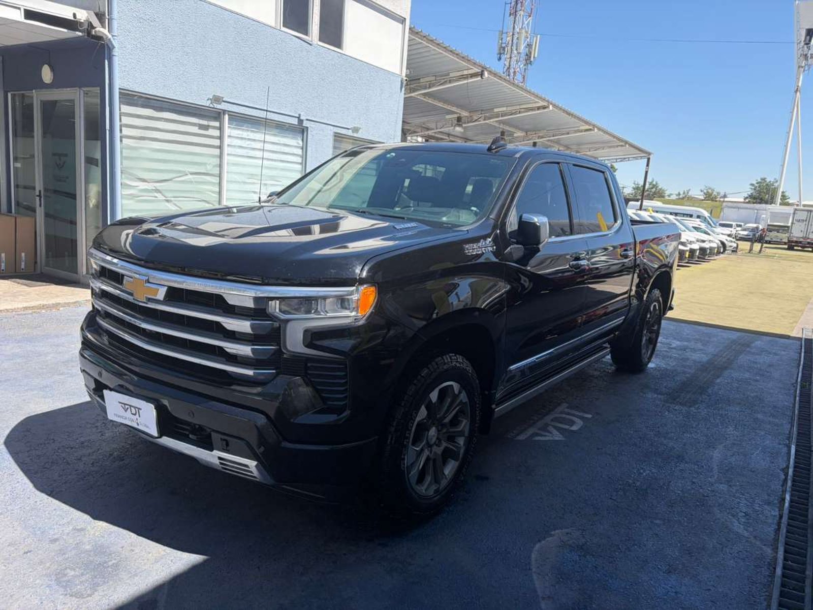 Chevrolet SILVERADO 4X4 3.0L AUT 2023 - Imagen 3 de 10